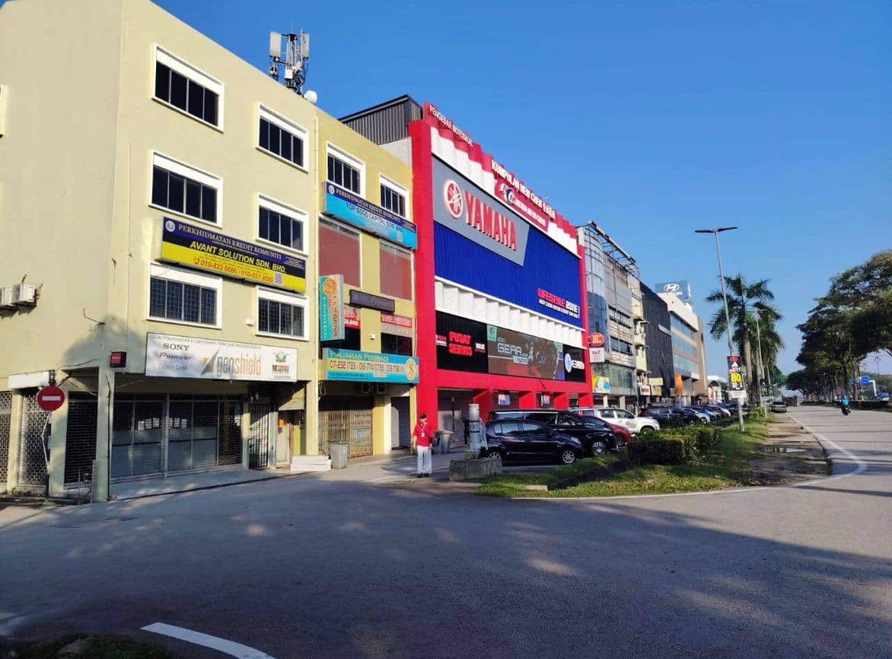 Three Storey Shop Jalan Skudai Batu 4 1/2 3