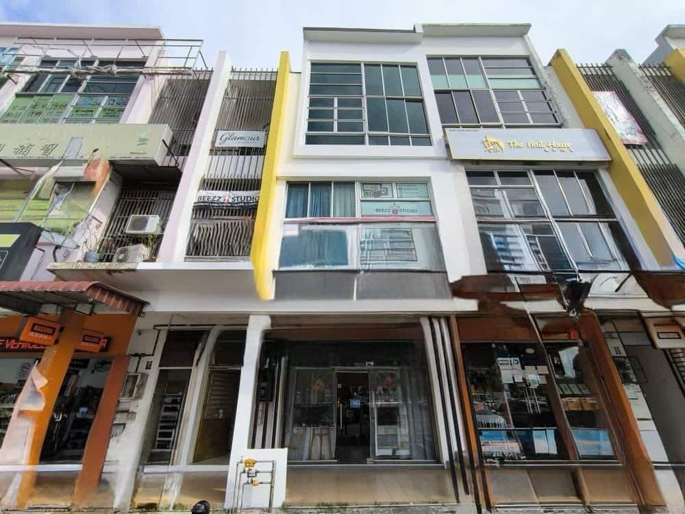 3 Storey Shop lot Taman Mutiara Mas 2