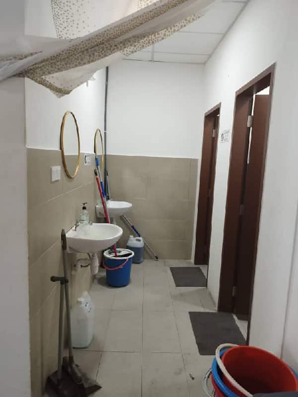 3 Storey shop Austin crest 4