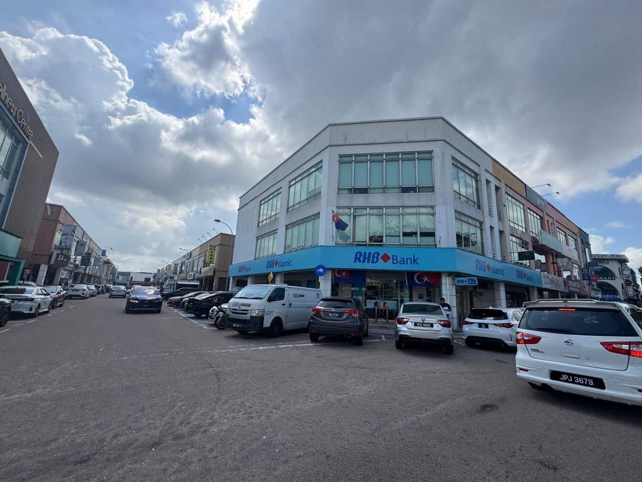 Corner lot Nusa Bestari 4