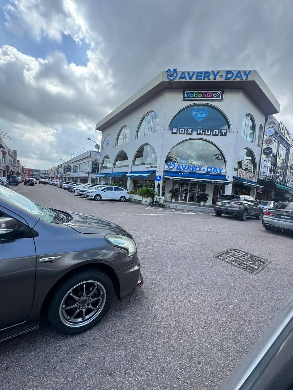 Corner lot Nusa Bestari 8