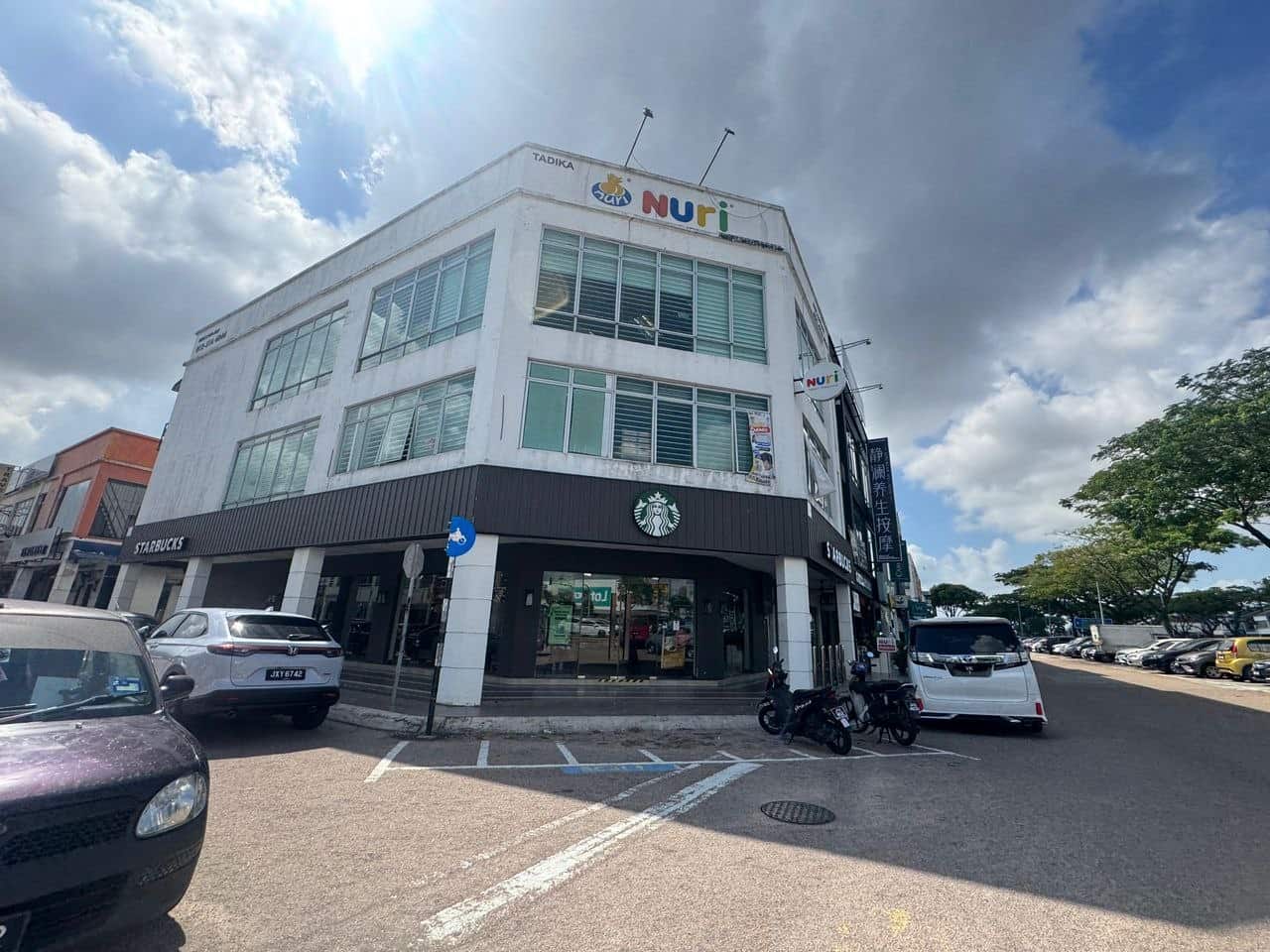 Corner lot Nusa Bestari 5