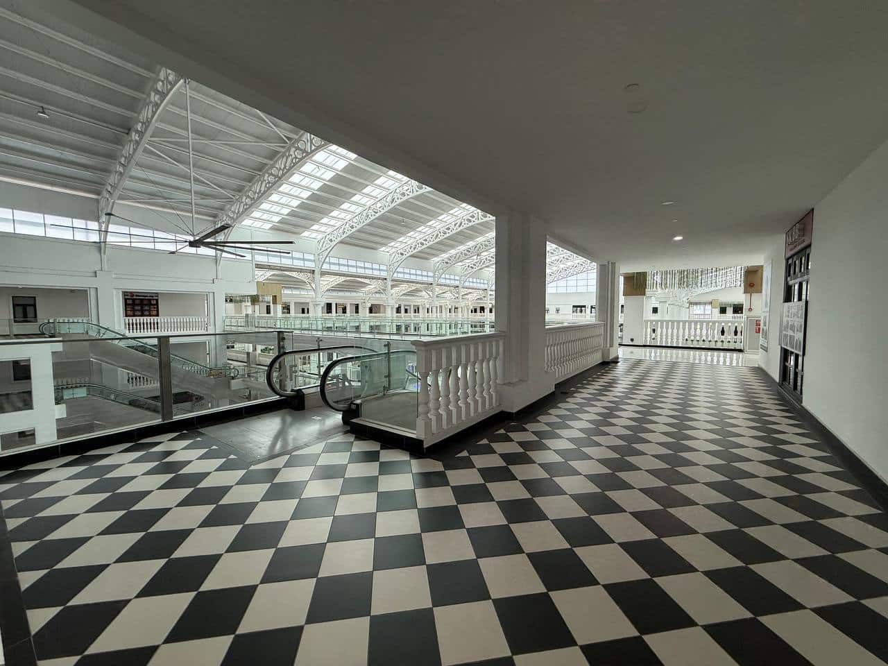 Corner Eco Galleria 2