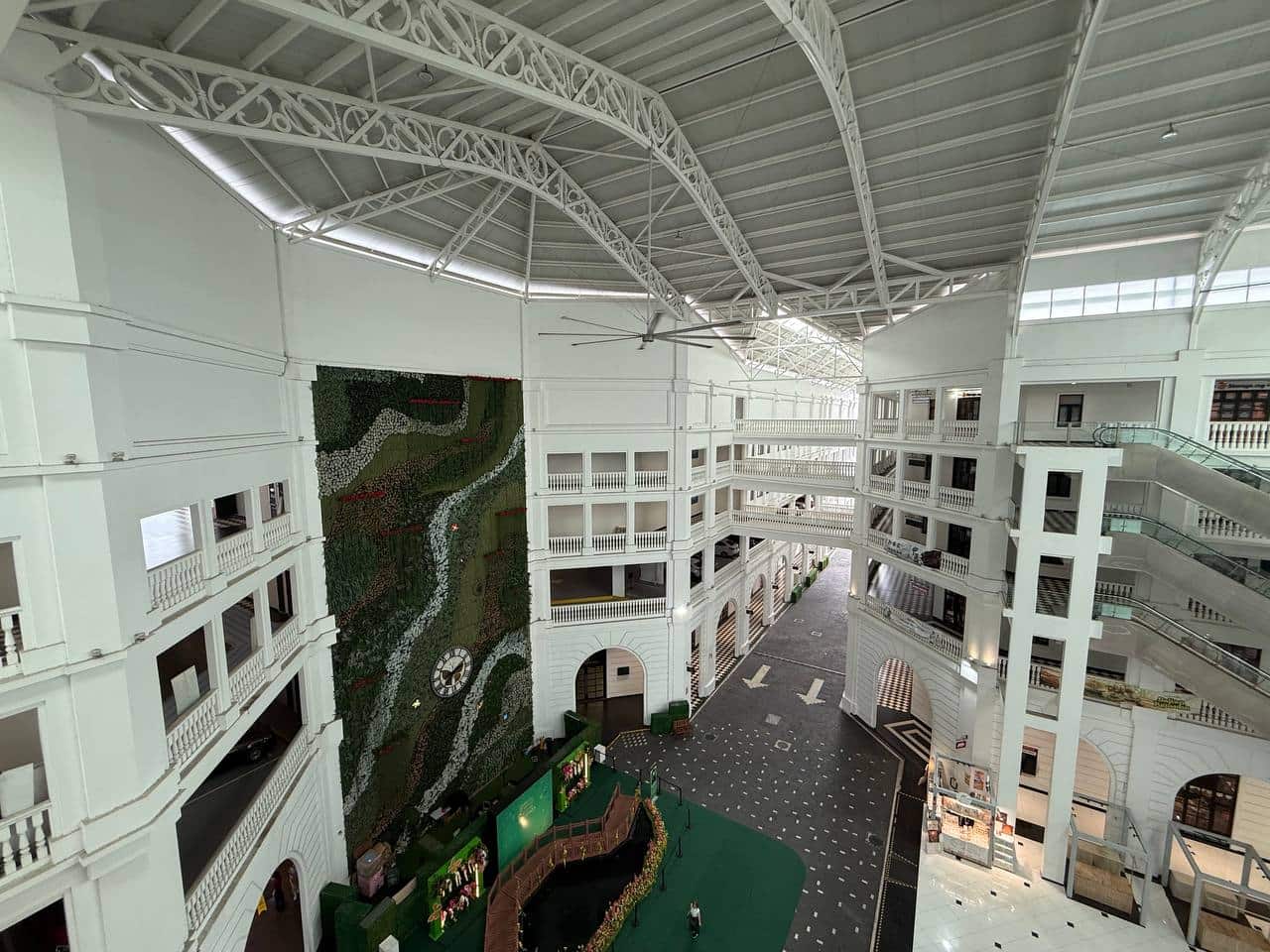 Corner Eco Galleria 1