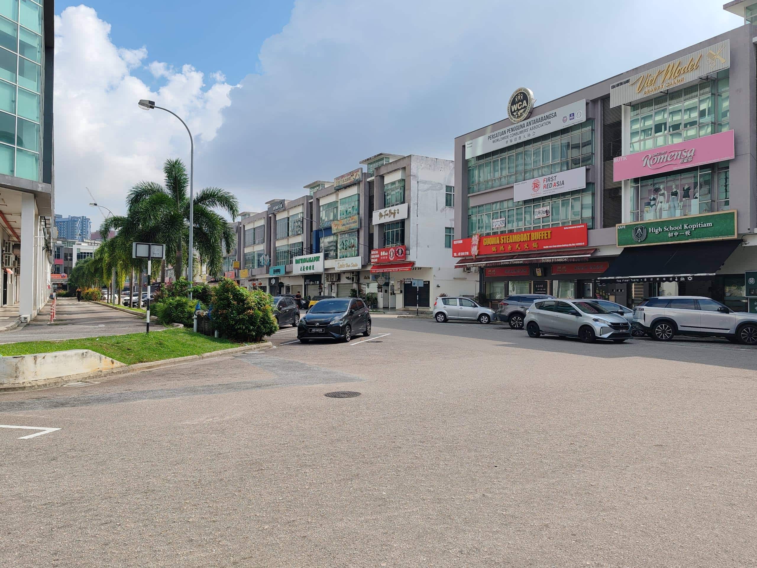 3 Storey Shoplot Jalan Austin Height 8/x 4