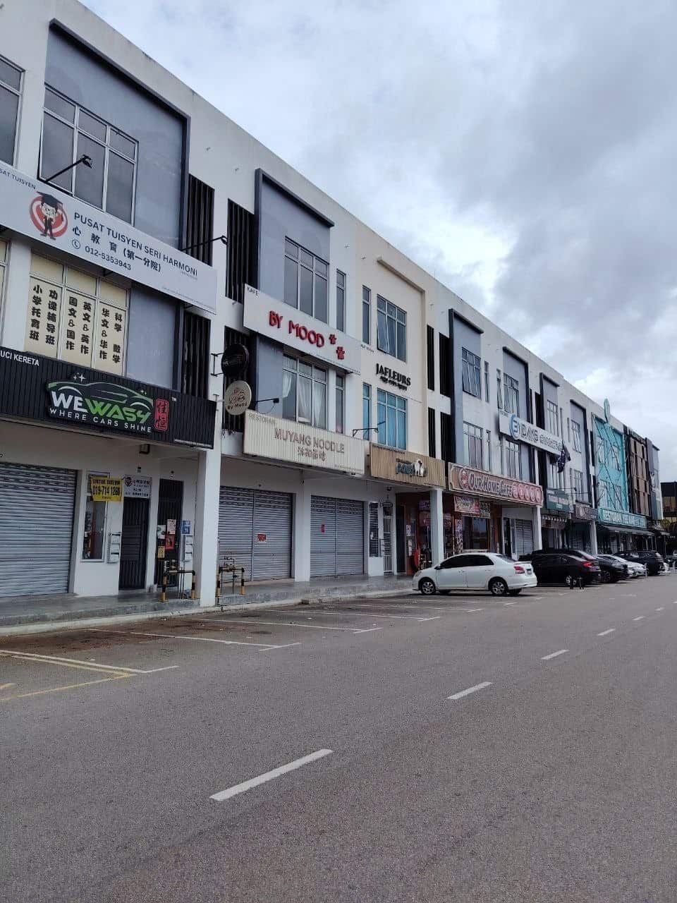 3-Storey Shoplot Austin Crest 4