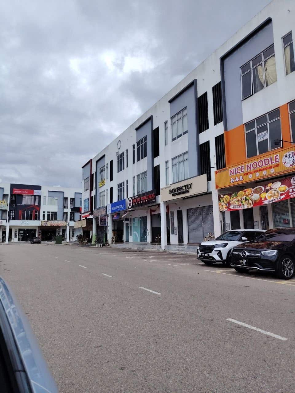3-Storey Shoplot Austin Crest 12