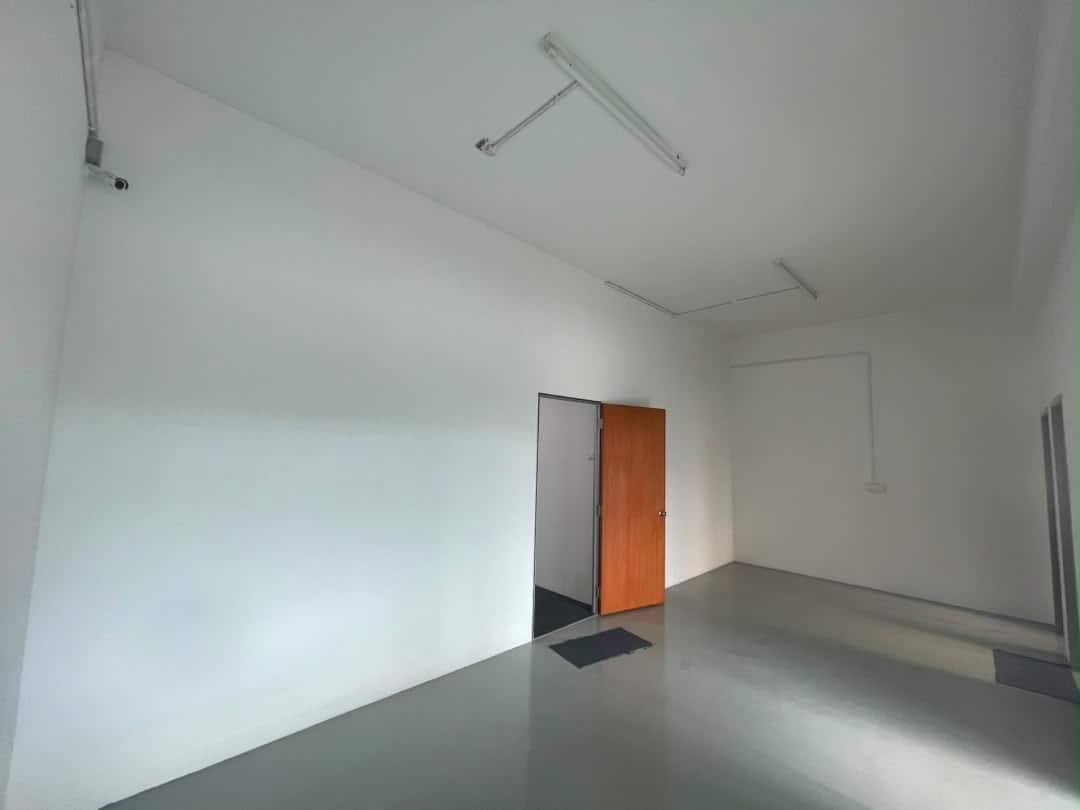 3 Storey Shoplot Taman Mount Austin 4