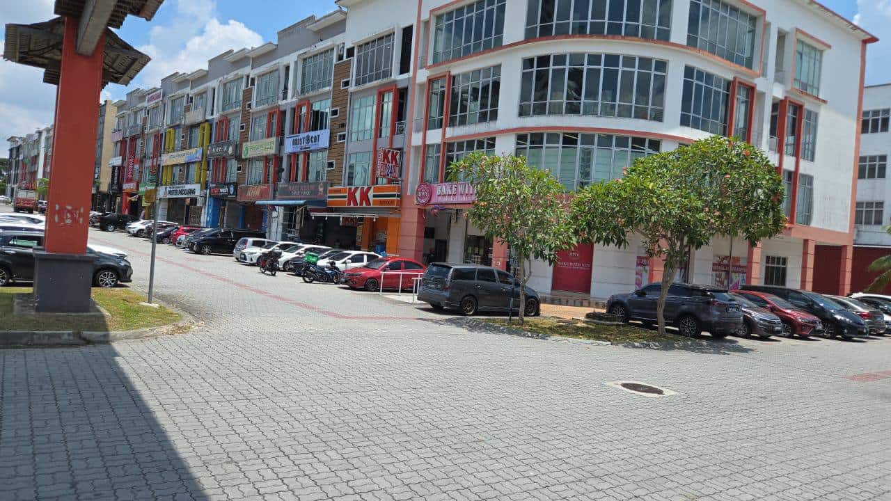 3 Storey Shoplot Jalan Lembah, Bandar Baru Seri Alam 2