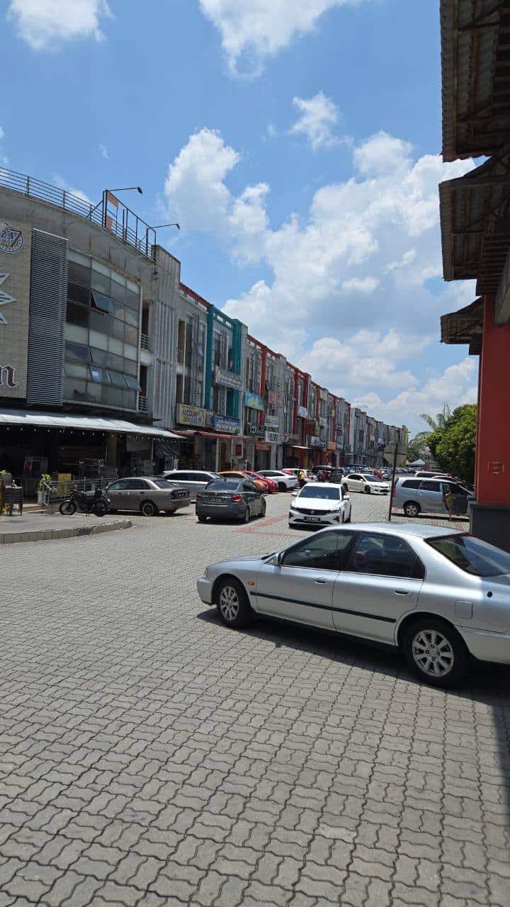 3 Storey Shoplot Jalan Lembah, Bandar Baru Seri Alam 3