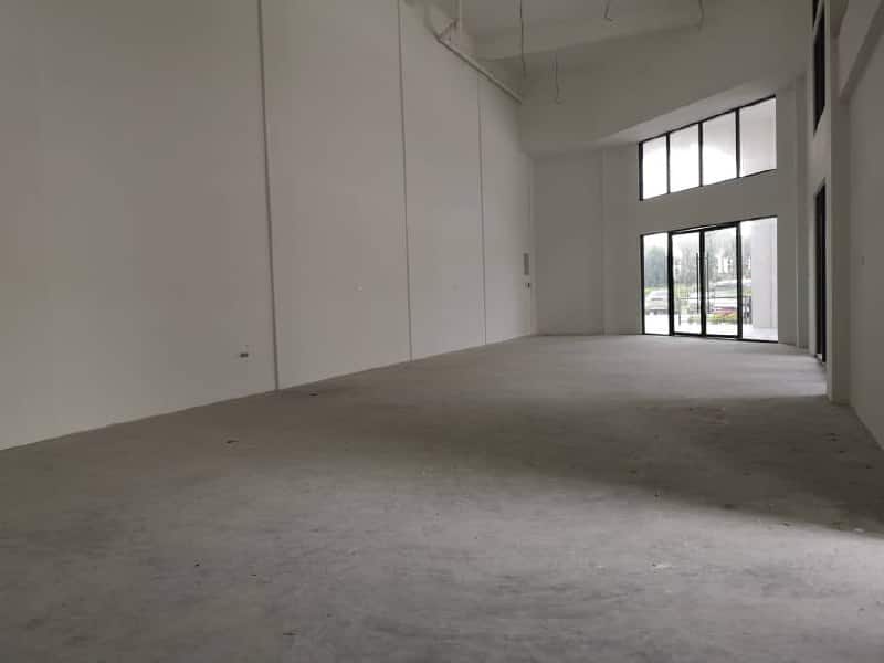 Corner lot shop Eco Palladium 1