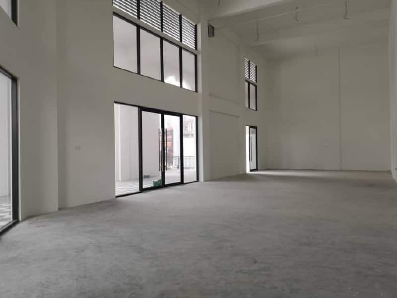 Corner lot shop Eco Palladium 3