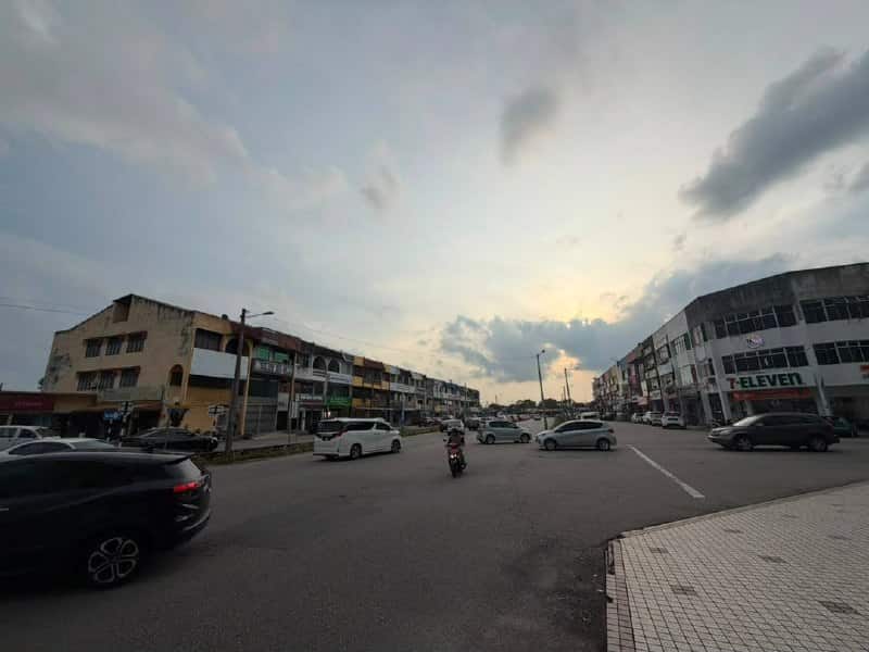 3-Storey Shop Taman Bukit Pasir 4