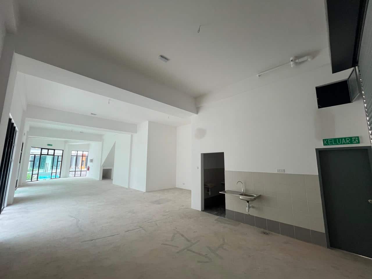 4 Storey Shop Lot with Lift Permas Jaya 8