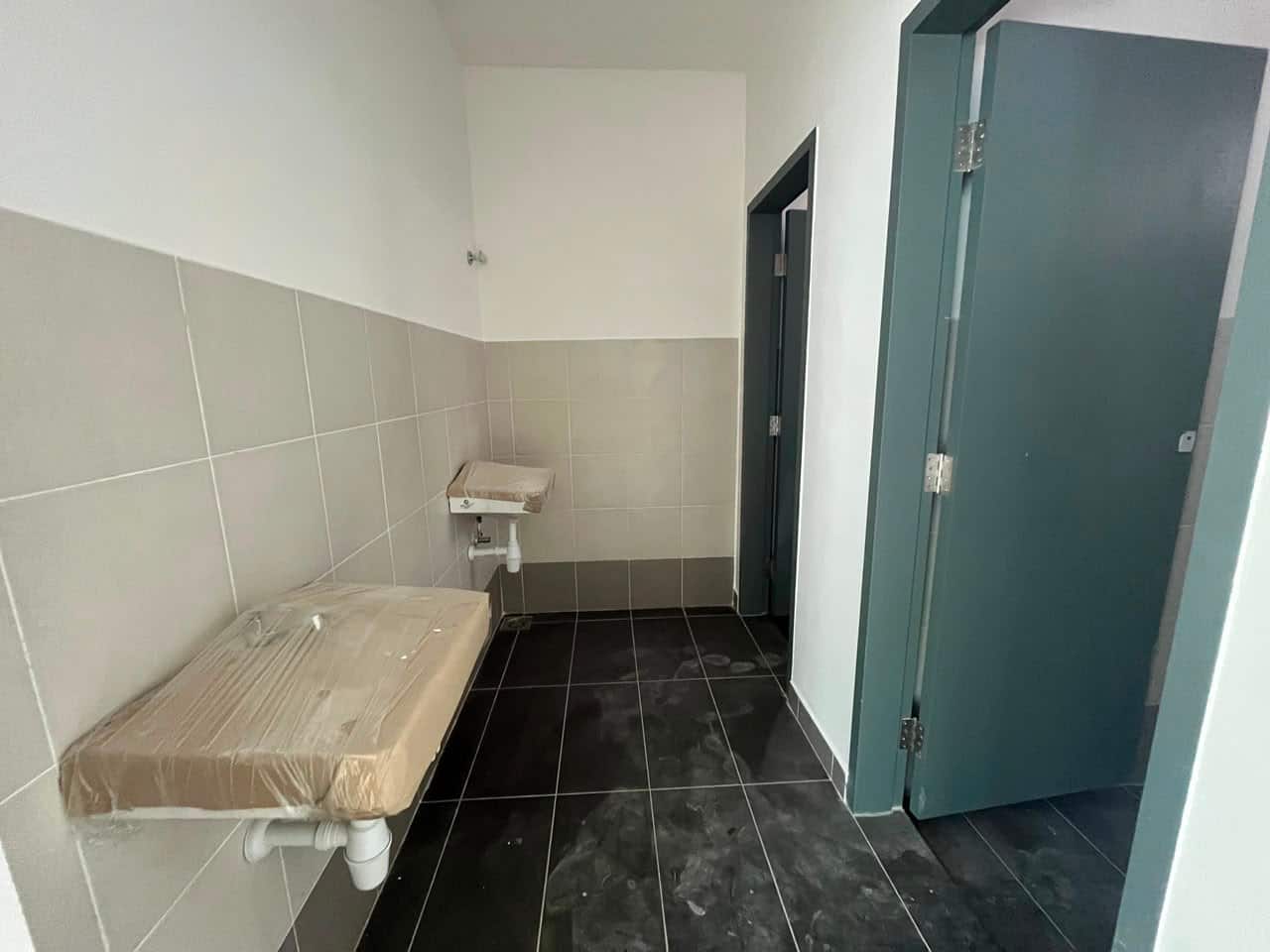 4 Storey Shop Lot with Lift Permas Jaya 10