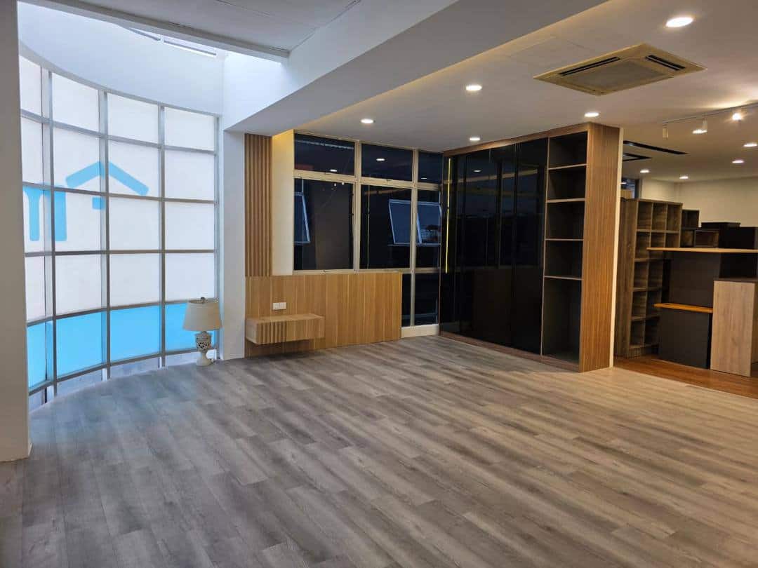 3 Storey Shop Lot Mutiara Mas 3