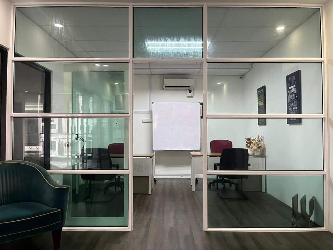 Corner lot shop-office Eco Palladium 3