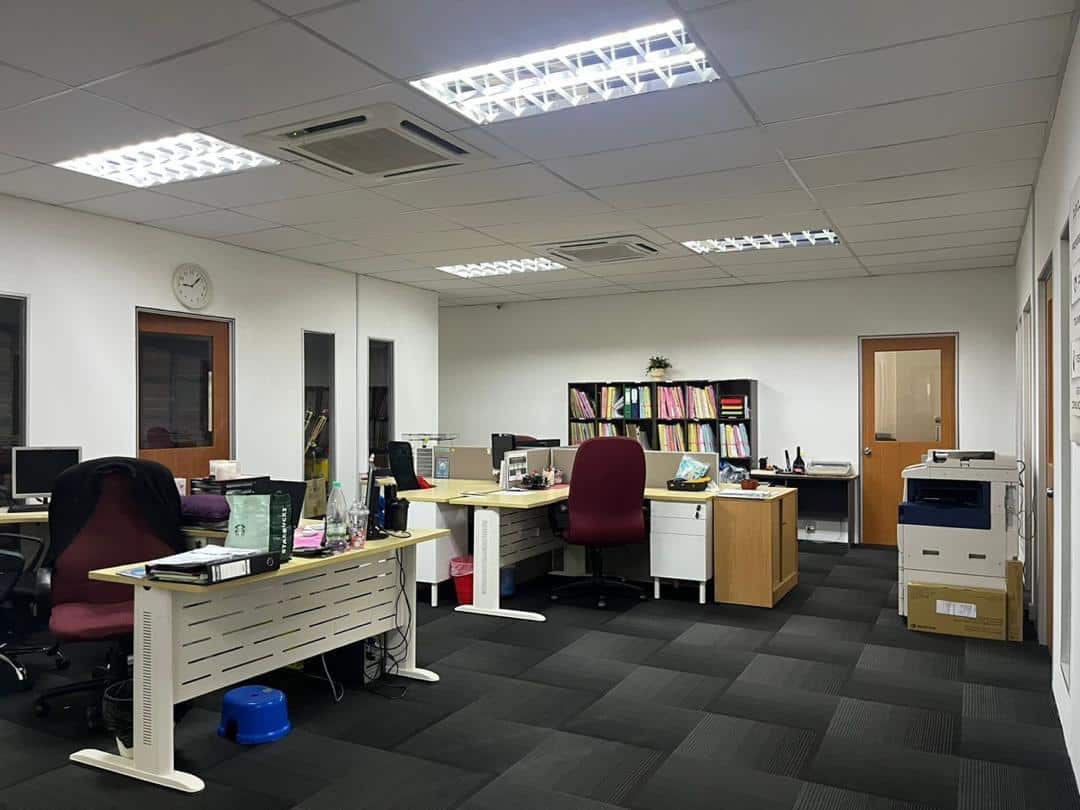 Corner lot shop-office Eco Palladium 4