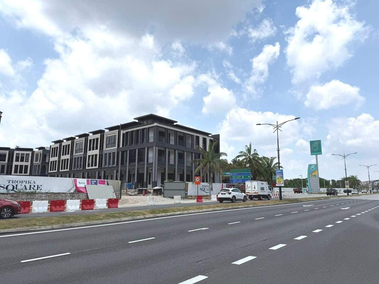 3-Storey Shoplot Livistonia Square 4