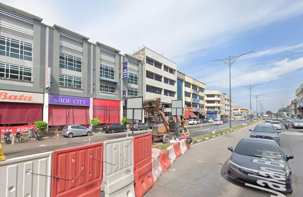 3-Storey Shoplot Jalan Bakek 1