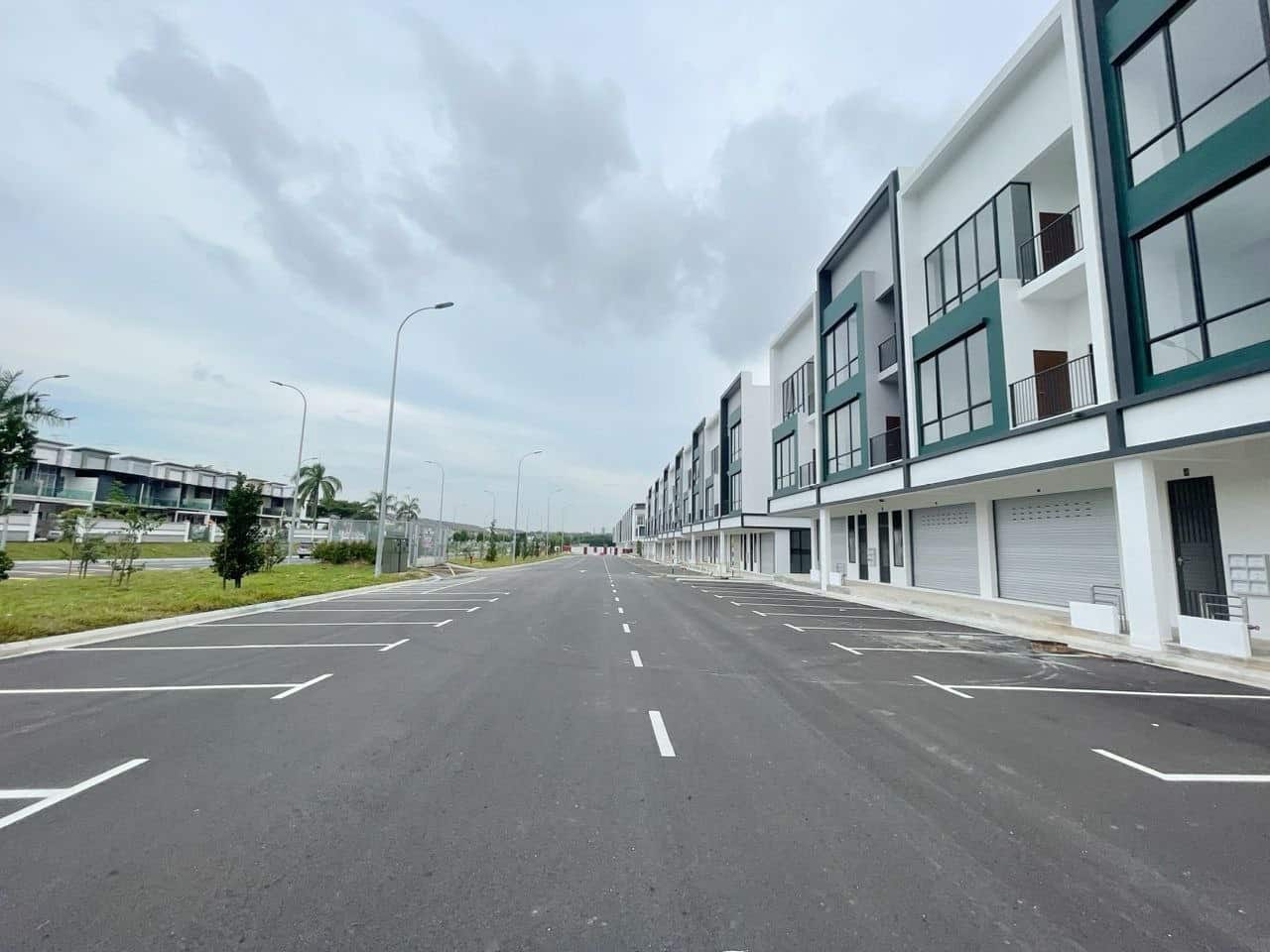 3 Storey Shoplot Austin Crest @ Emerald Business Hub 4