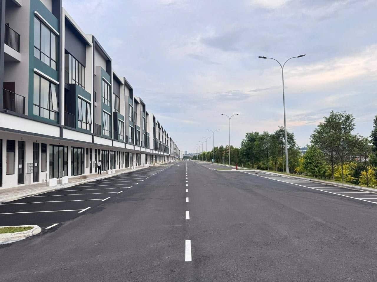 3 Storey Shoplot Austin Crest @ Emerald Business Hub 5