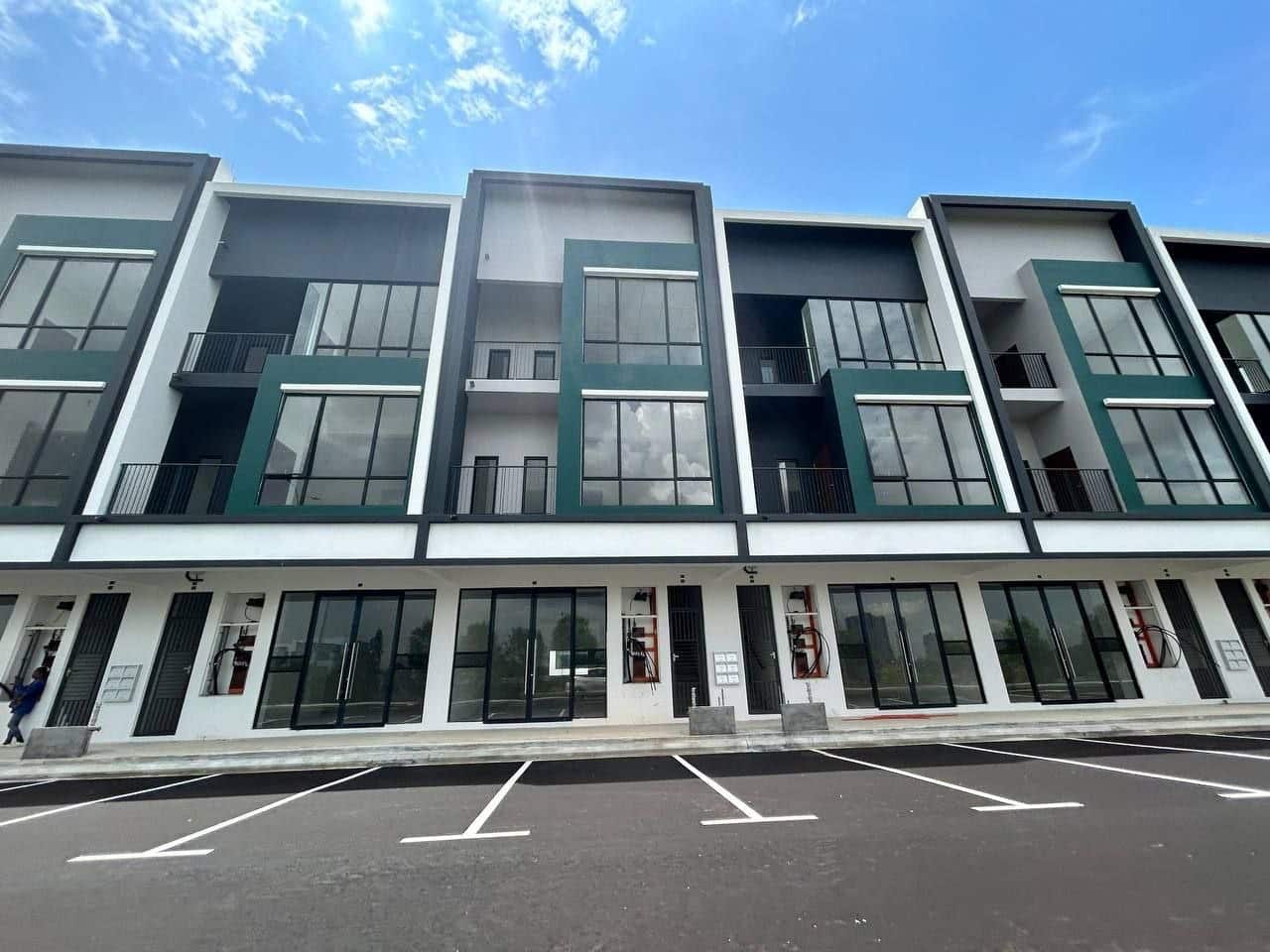 3 Storey Shoplot Austin Crest @ Emerald Business Hub 3