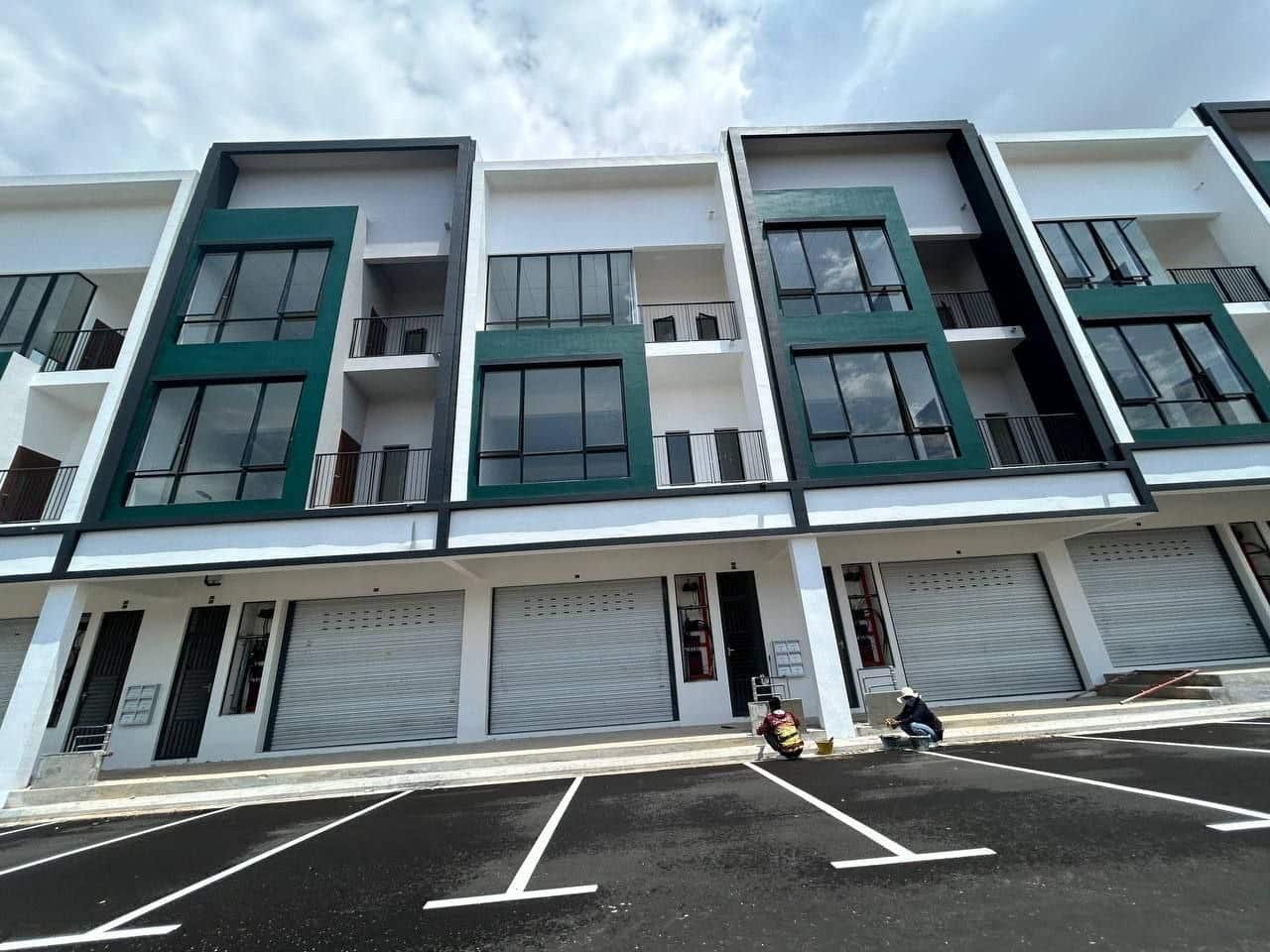 3 Storey Shoplot Austin Crest @ Emerald Business Hub 6