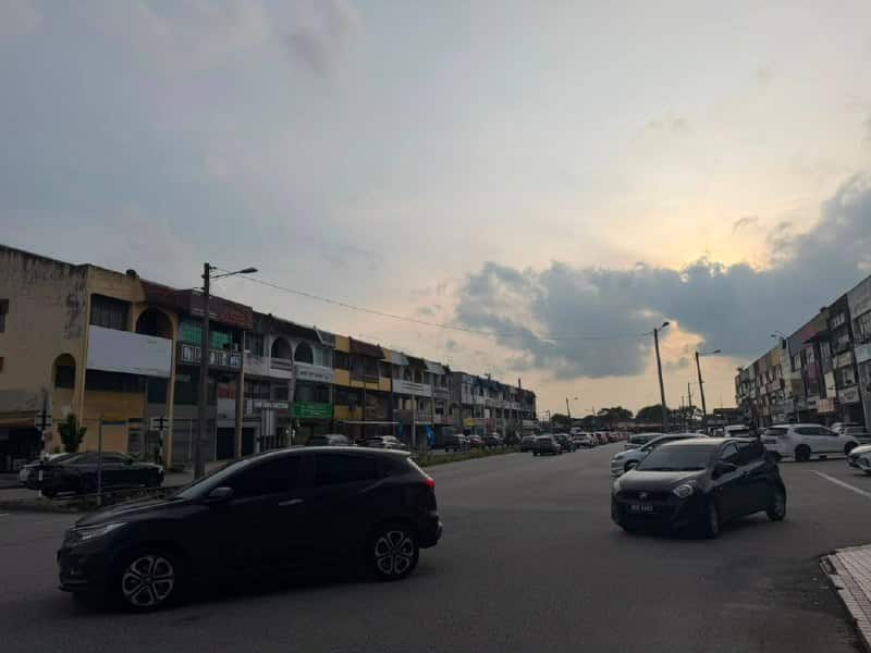 3-Storey Shoplot Taman Bukit Pasir 4