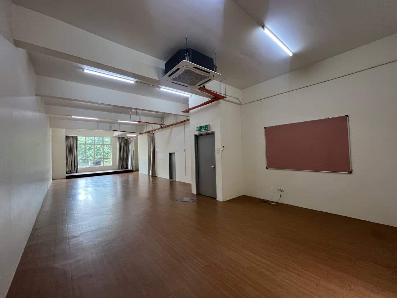 3-Storey Shoplot Pusat Perdagangan Danga Utama 1