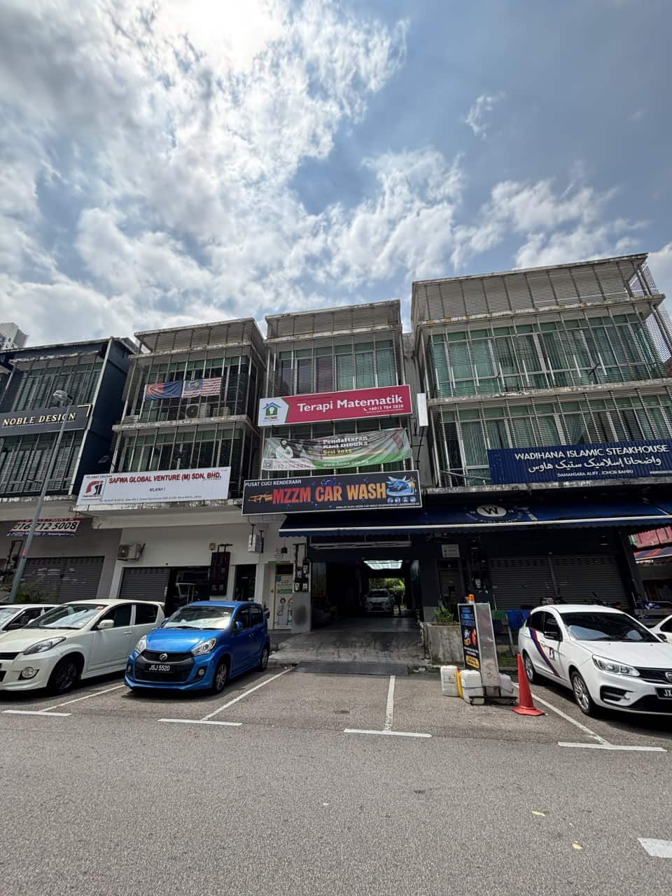 3-Storey Shoplot Jalan Aliff 3, Taman Damansara Aliff, Tampoi 1
