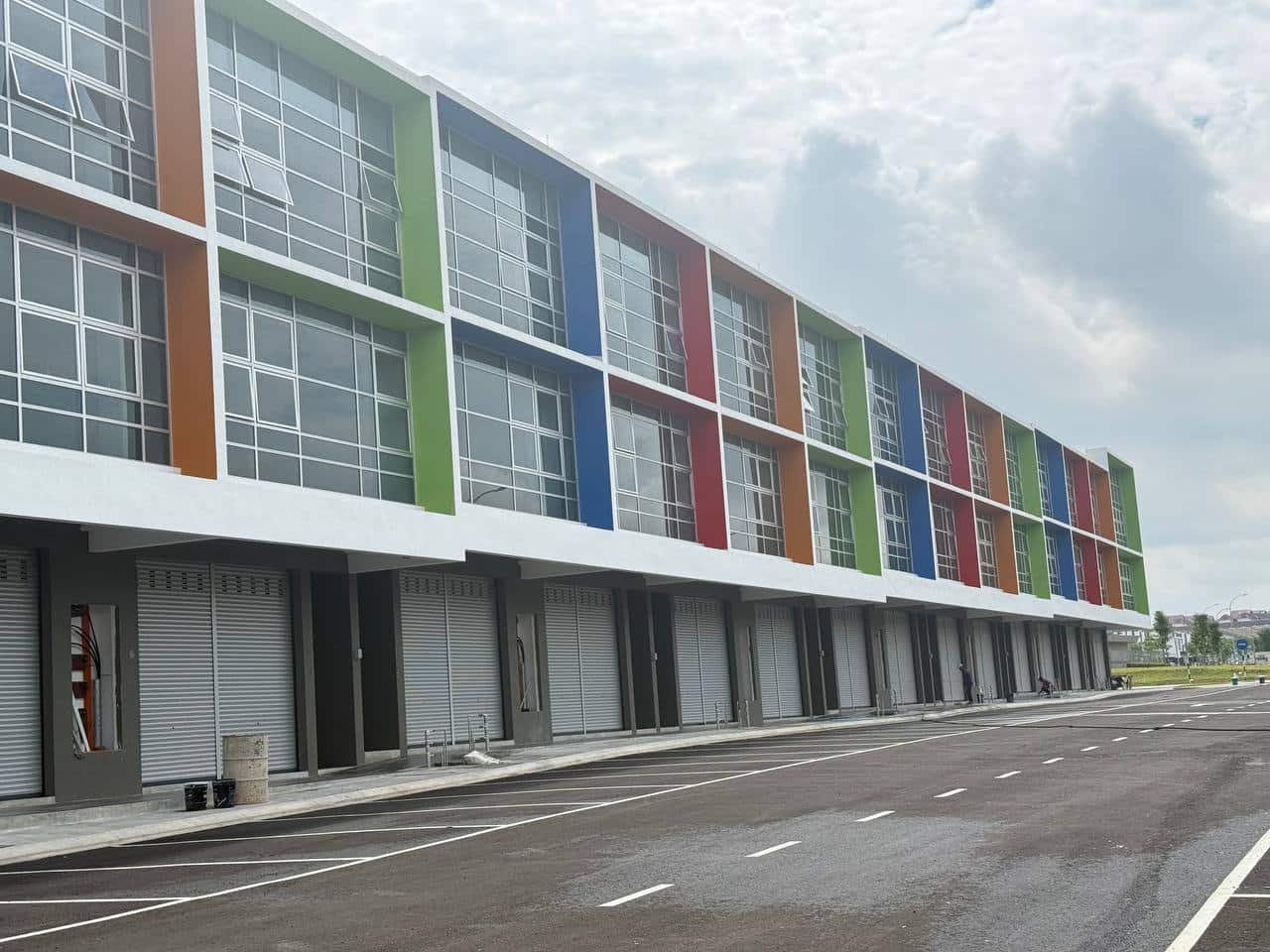 3-Storey Intermediate Shoplot Bandar Dato Onn Perjiranan 15/28 2
