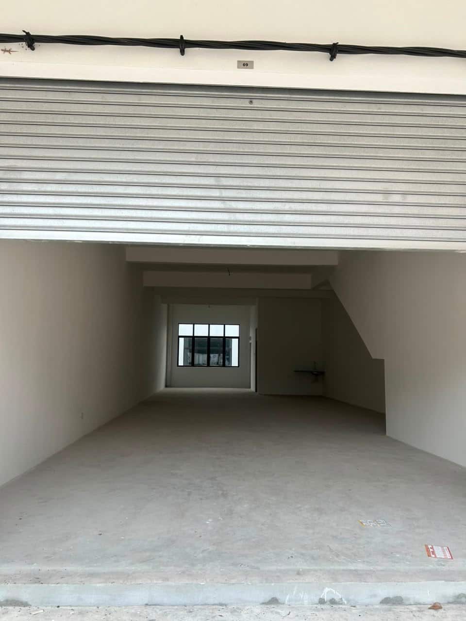 3-Storey Shoplot Pekan Nanas 6
