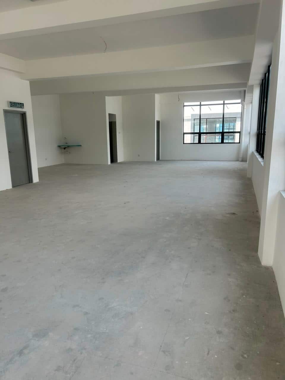 3-Storey Shoplot Pekan Nanas 3