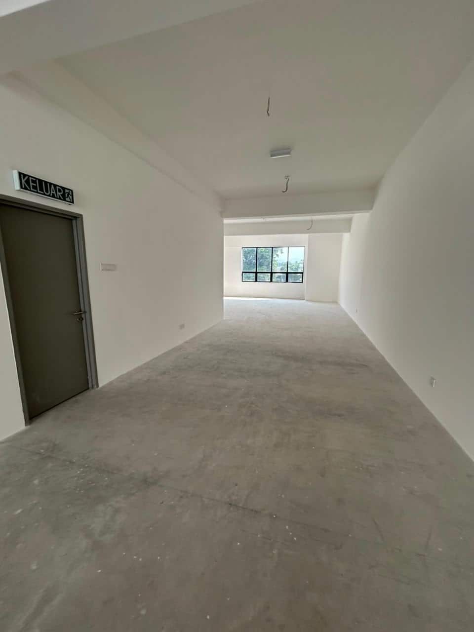 3-Storey Shoplot Pekan Nanas 7