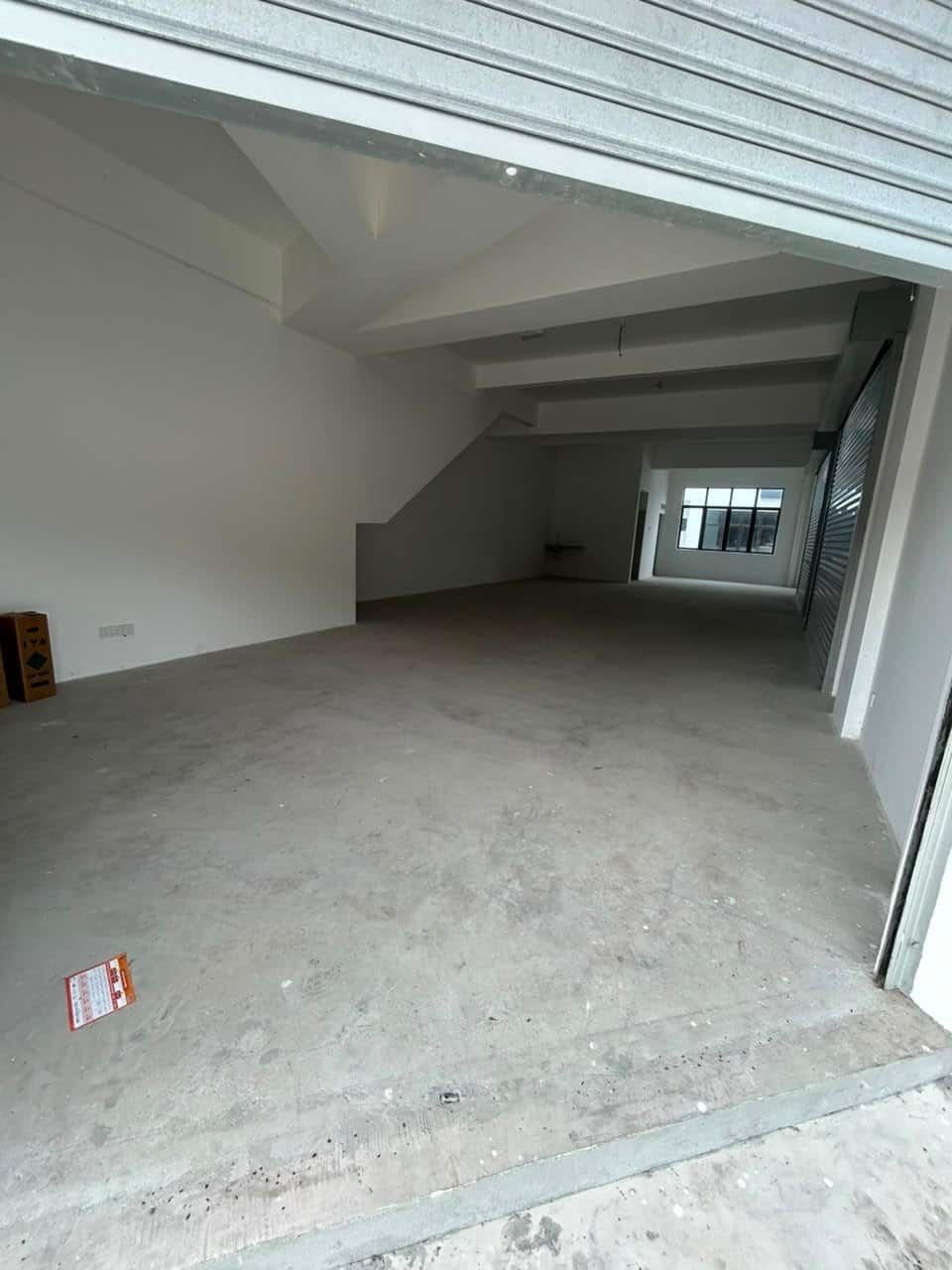 3-Storey Shoplot Pekan Nanas 5