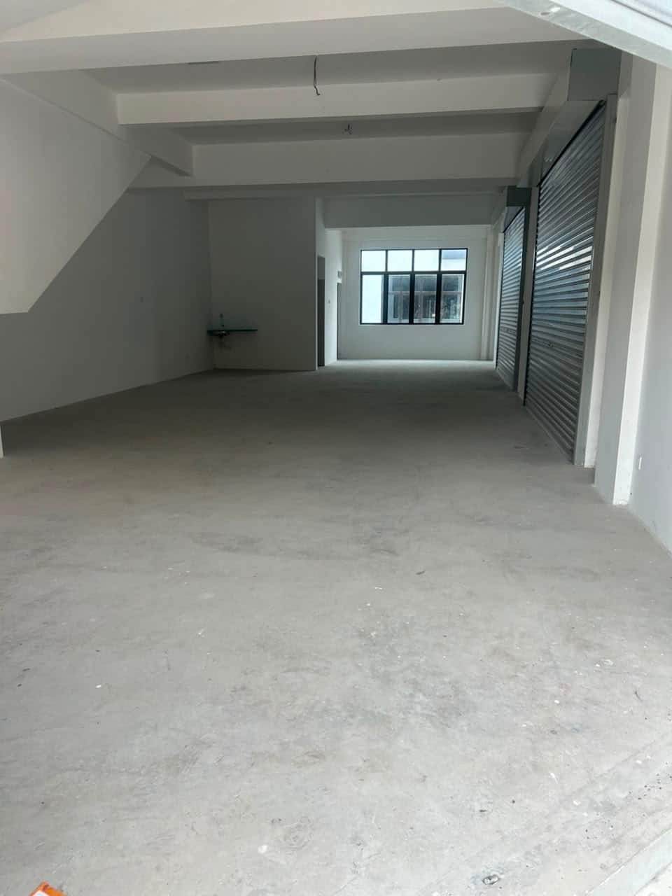 3-Storey Shoplot Pekan Nanas 4
