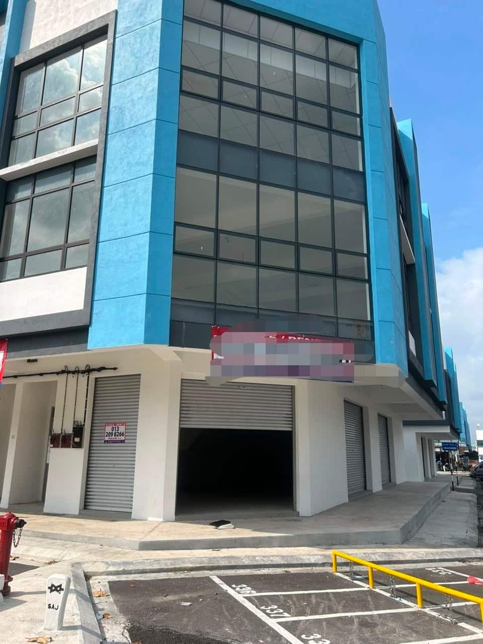 3-Storey Shoplot Pekan Nanas 2