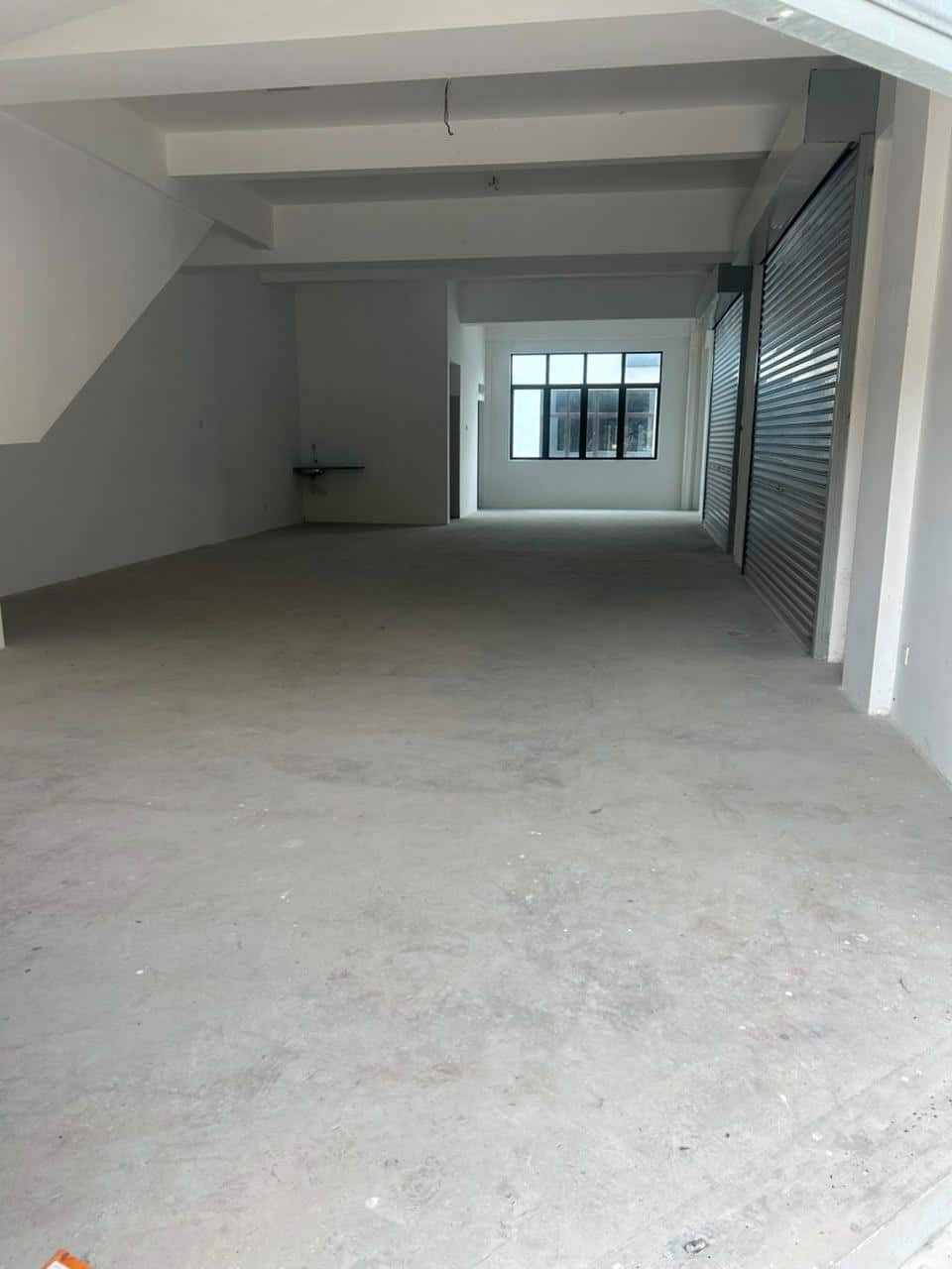 3-Storey Shoplot Pekan Nanas 7