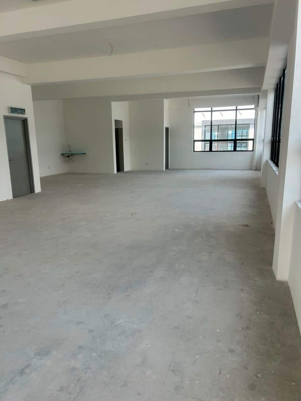 3-Storey Shoplot Pekan Nanas 5