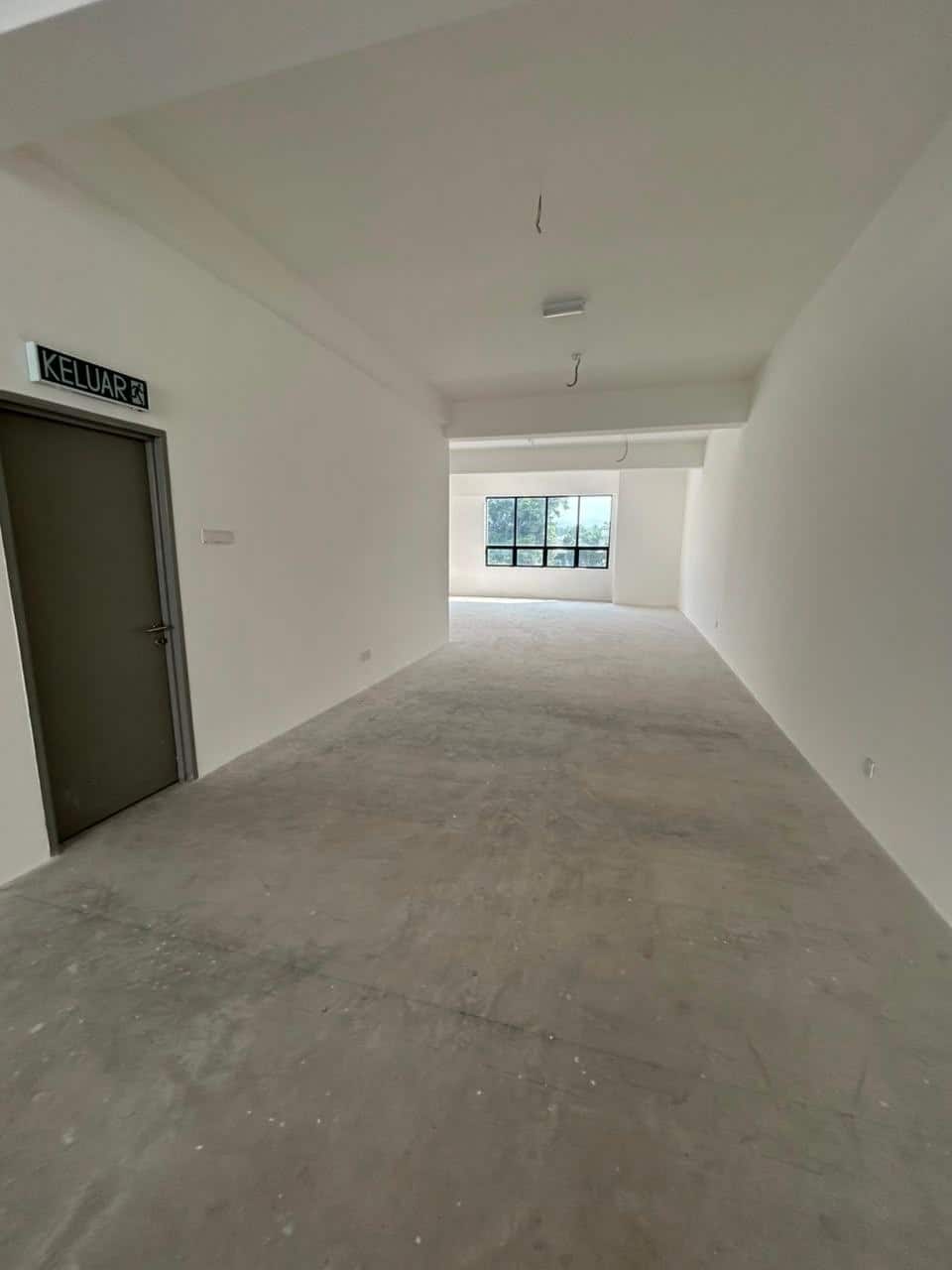 3-Storey Shoplot Pekan Nanas 9
