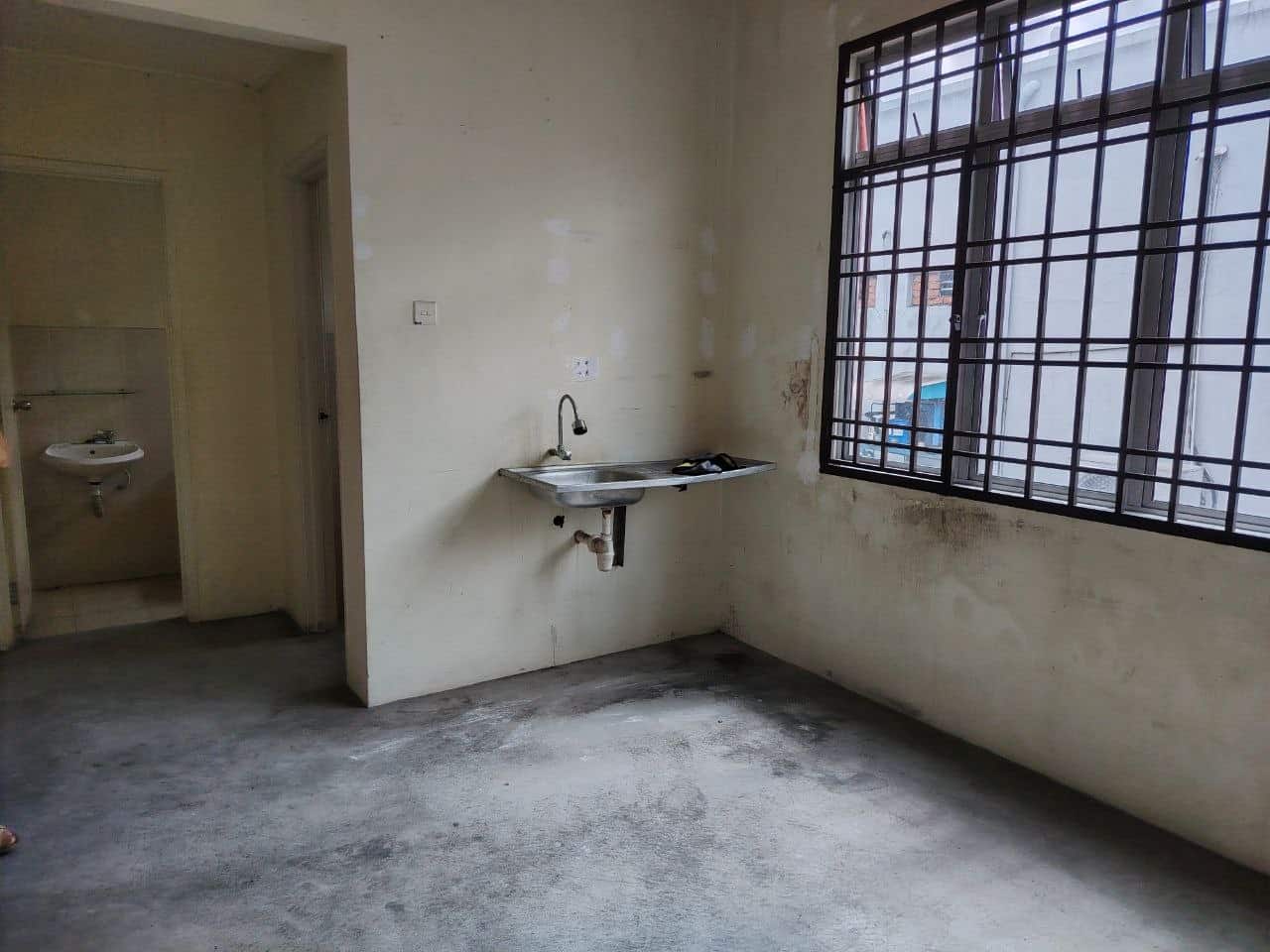 2-Storey Shoplot Taman Daya 4