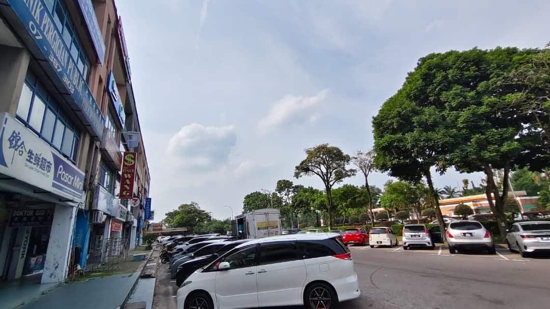 4-Storey End Lot Shoplot Permas Jaya 5