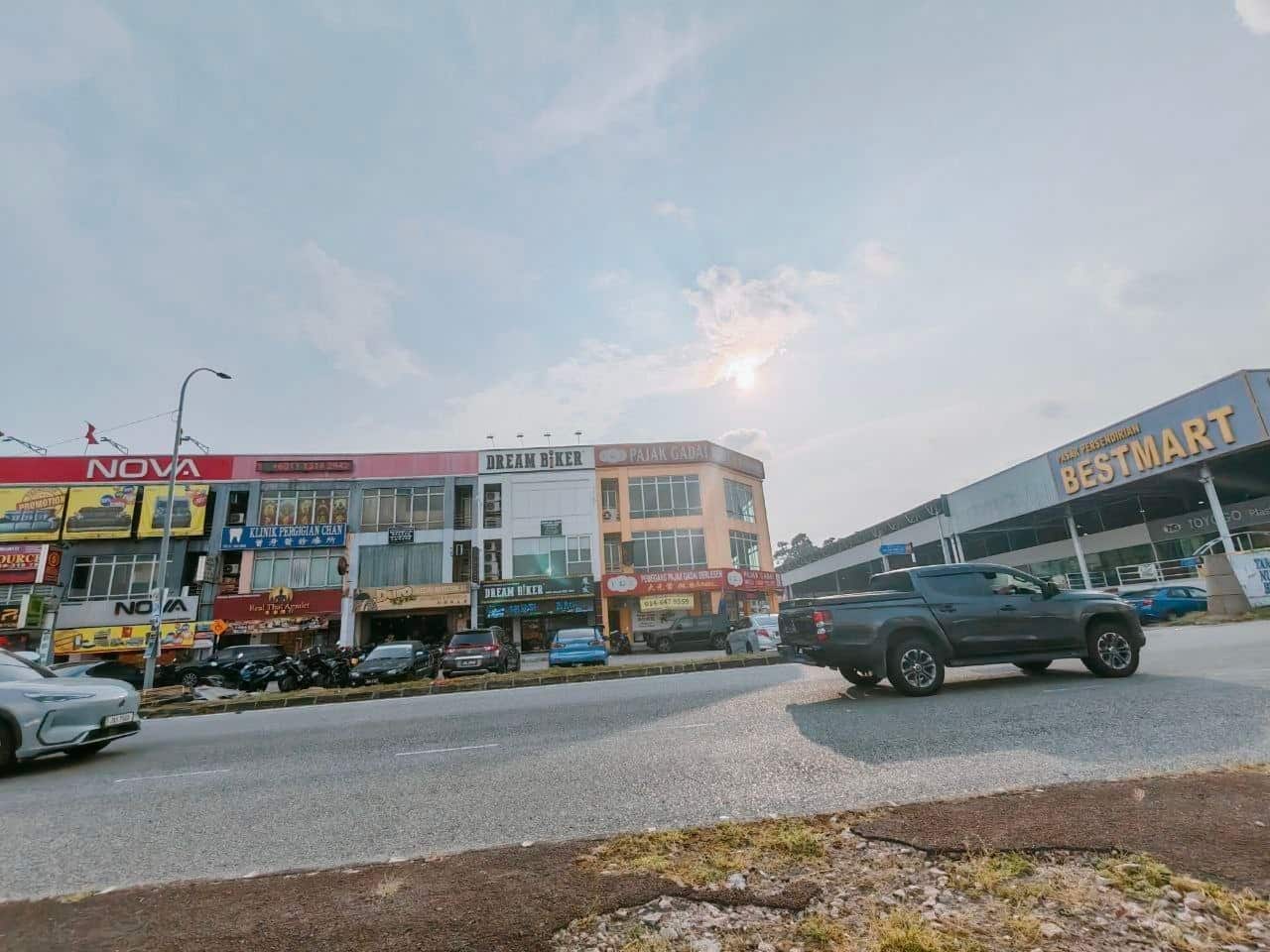 3-Storey Corner Shoplot Taman Nusa Bestari 4