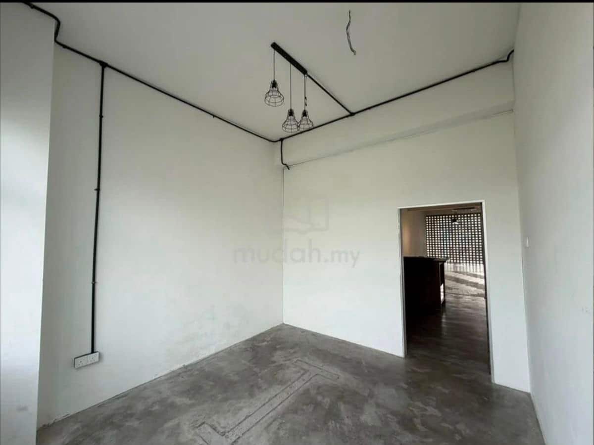 3-Storey Shop Lot Taman Mount Austin 7