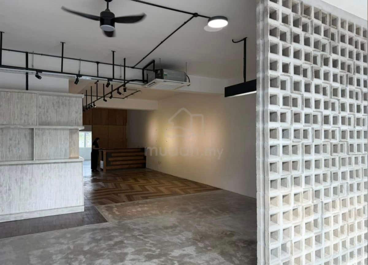3-Storey Shop Lot Taman Mount Austin 2