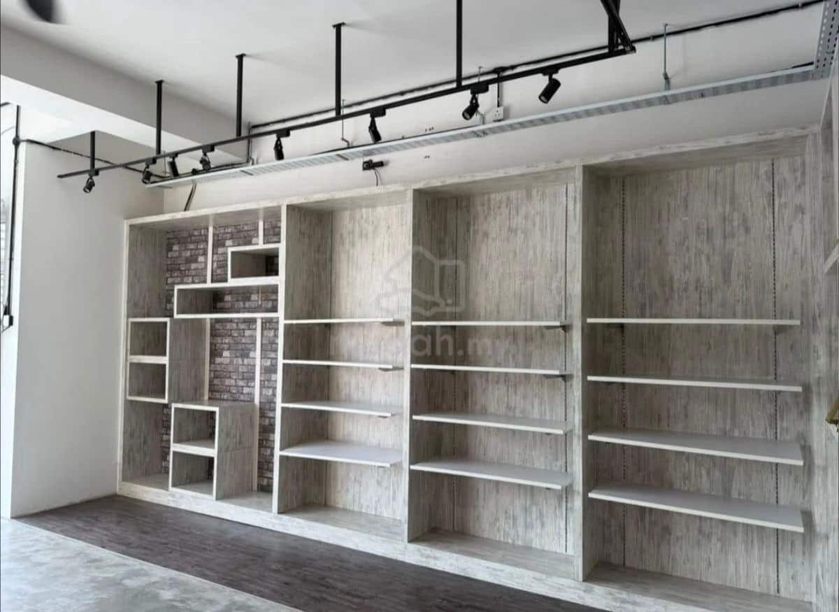 3-Storey Shop Lot Taman Mount Austin 8