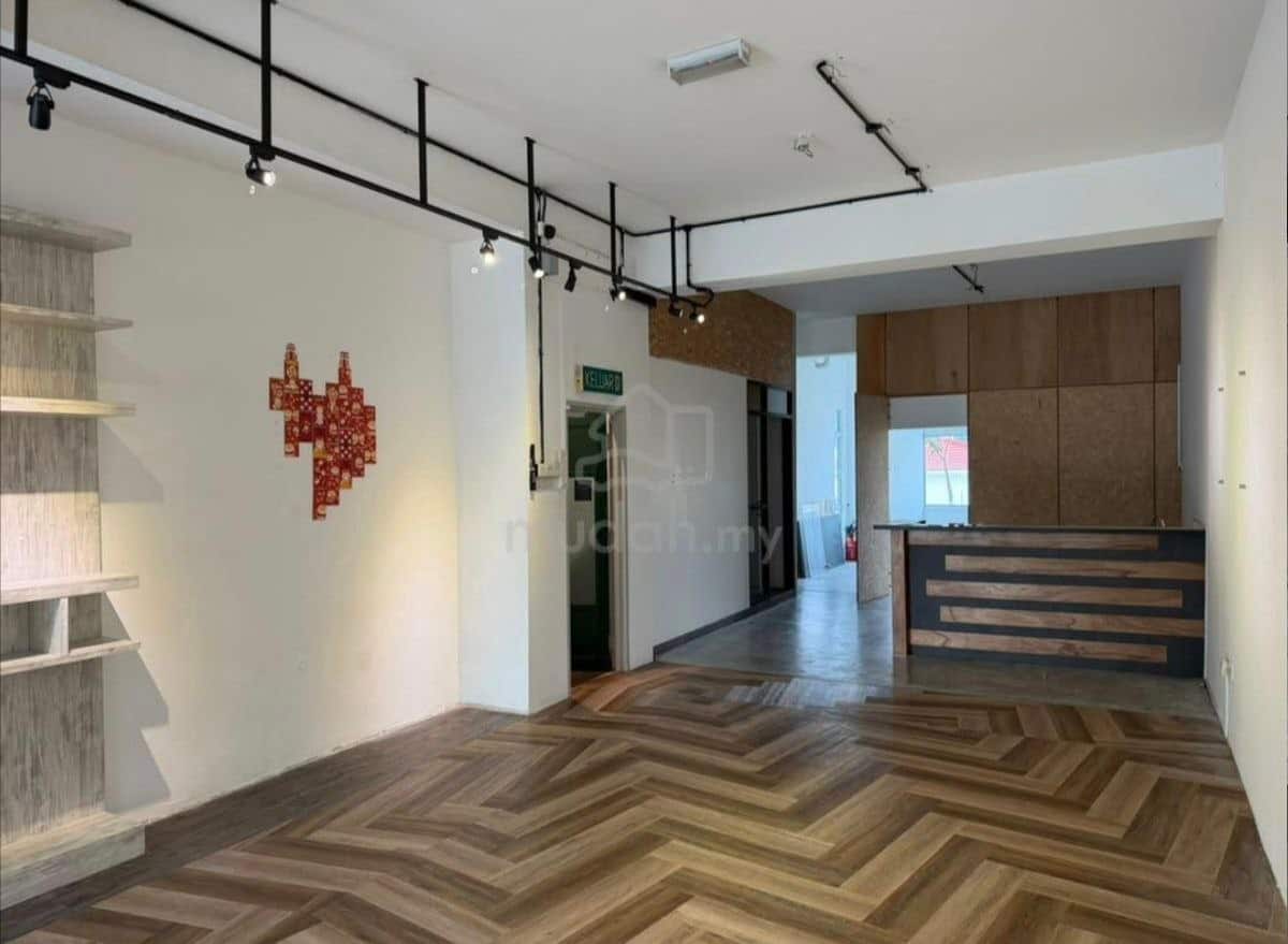 3-Storey Shop Lot Taman Mount Austin 3