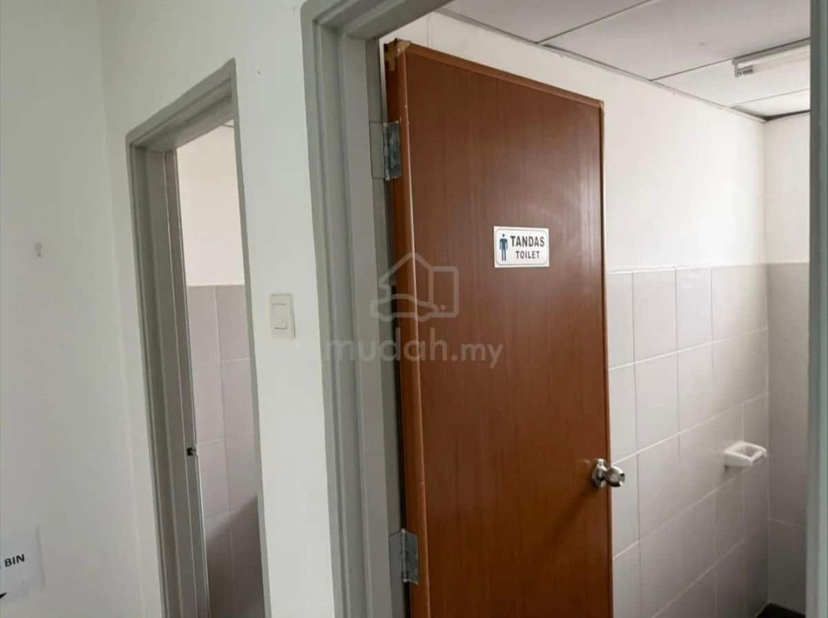 3-Storey Shop Lot Taman Mount Austin 11