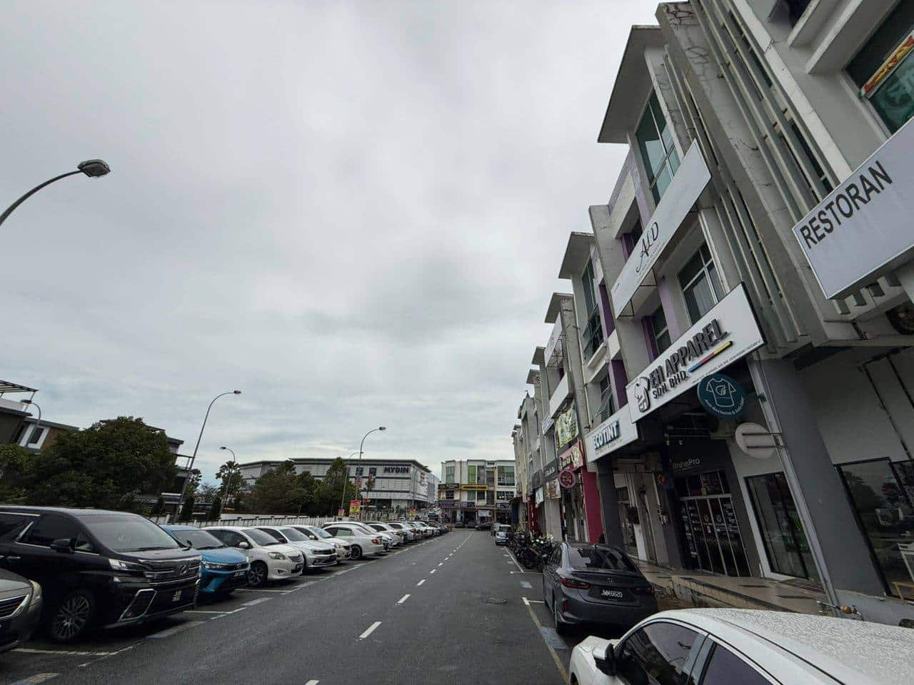 3-Storey Corner Shop Lot Mutiara Mas 2